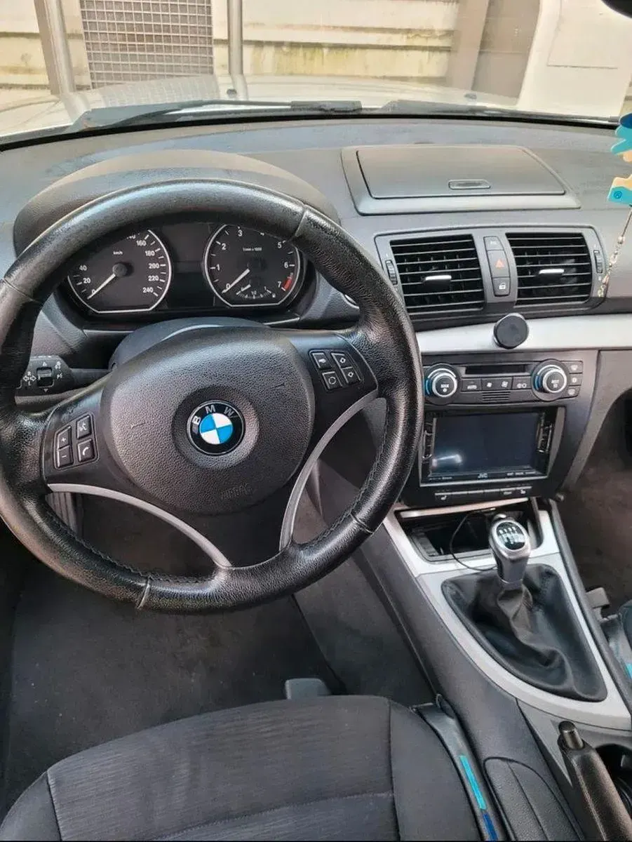 Używany BMW 118 143 KM (105 kW) 2008 Srebrny Hatchback