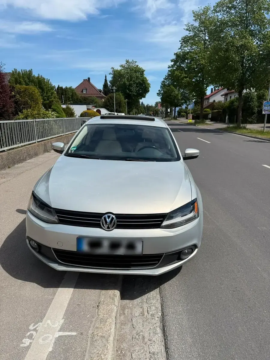 Używany VW Jetta 140 KM (102 kW) 2011 Beżowy Sedan/Limuzyna