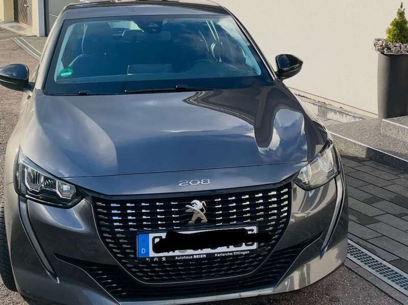 Grau Gebraucht 2022 Peugeot 208 Active Kleinwagen | 12.900 € (Guter Preis) - Bild 1/4