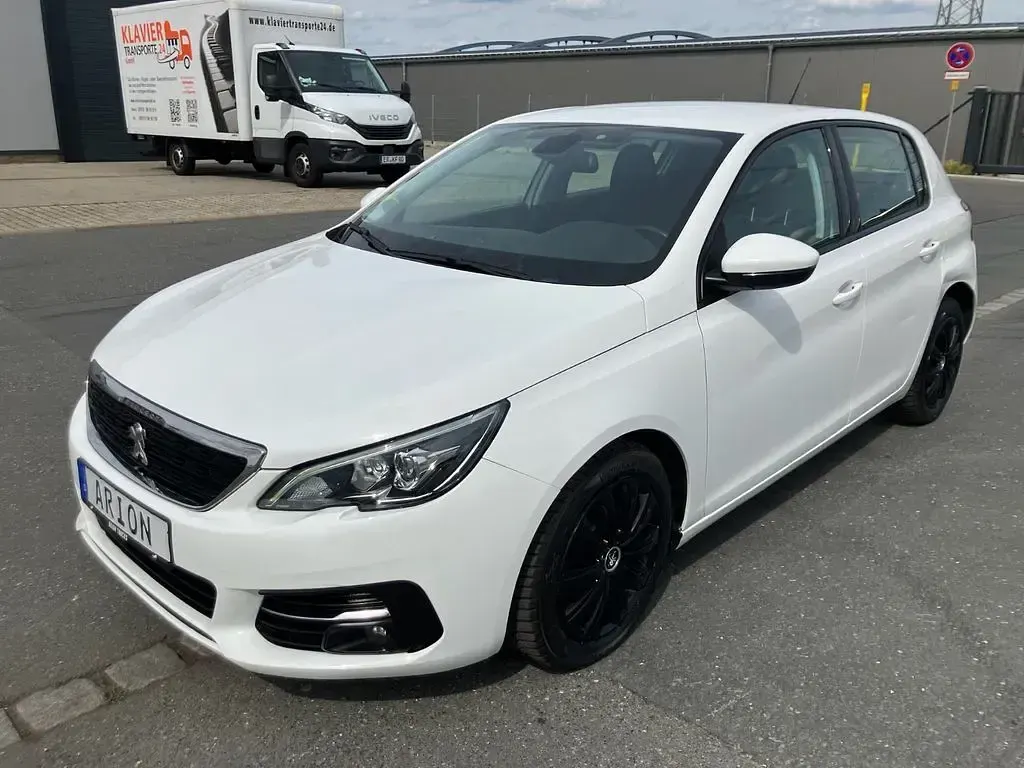 Gebraucht Peugeot 308 Access 102 PS (75 kW) 2019 Weiß Limousine