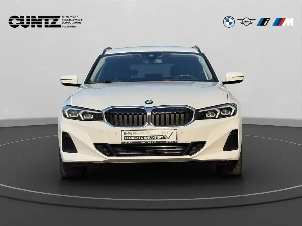 Gebraucht BMW 320 Sport Line 190 PS (139 kW) 2023 Alpinweiß uni Kombi