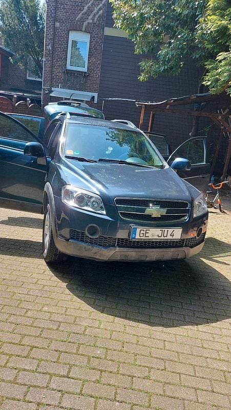 Grau Gebraucht 2007 Chevrolet Captiva SUV | 3.400 € (Fairer Preis) - Bild 1/4