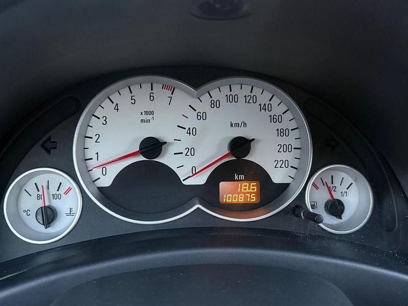 Gebraucht Opel Tigra 90 PS (66 kW) 2007 Silber Cabrio