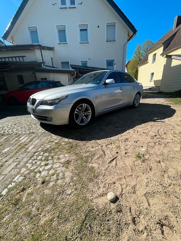 Gebraucht BMW 520 163 PS (119 kW) 2009 Silber Limousine
