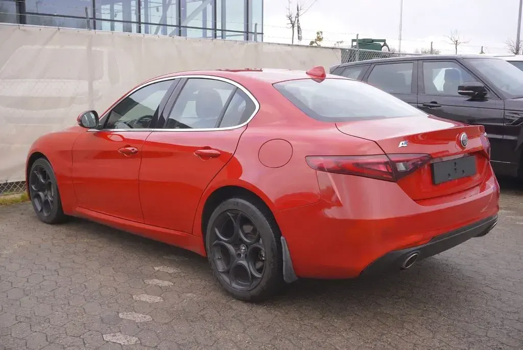 Gebraucht Alfa Romeo Giulia Super 179 PS (131 kW) 2017 Rot Limousine