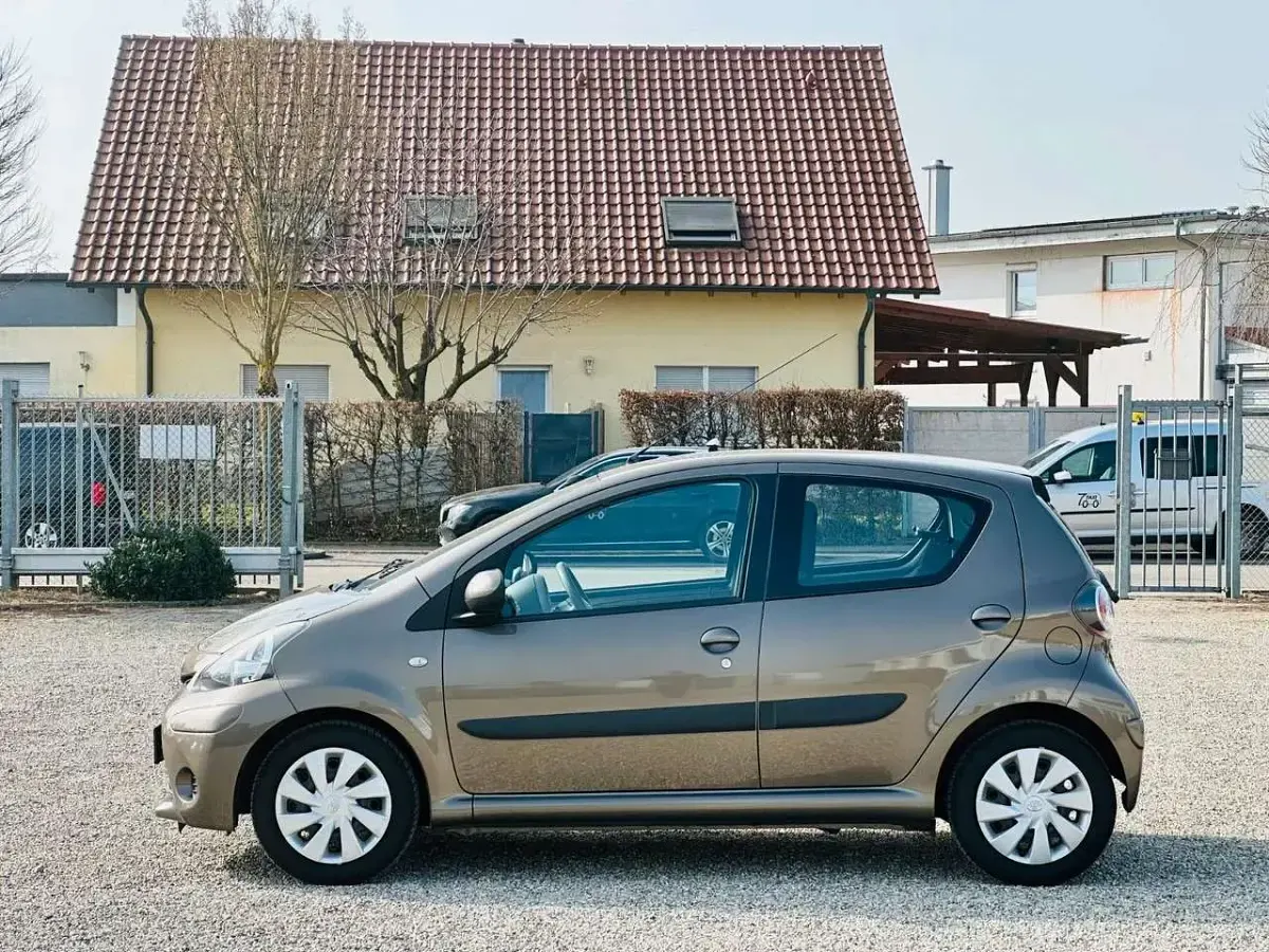 Gebraucht Toyota Aygo Cool 68 PS (50 kW) 2015 Bronze Kleinwagen