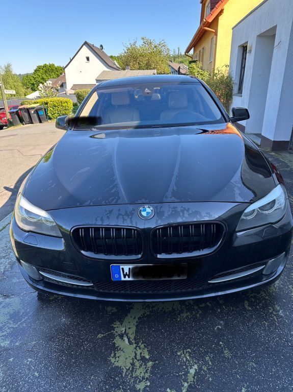 Schwarz Gebraucht 2013 BMW 520 Limousine | 12.300 € (Fairer Preis) - Bild 1/4