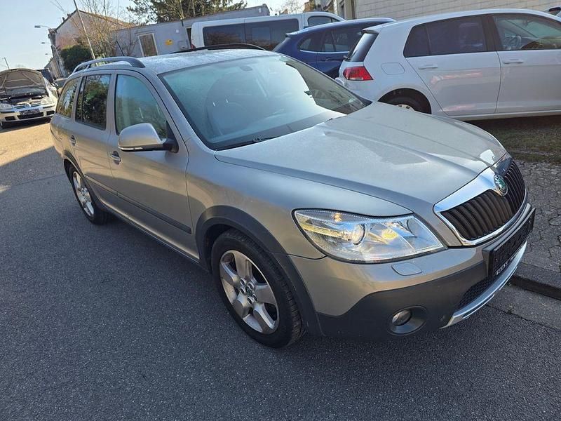 Second-hand Skoda Octavia Scout 4x4 140 CP (102 kW) 2011 Bej Break