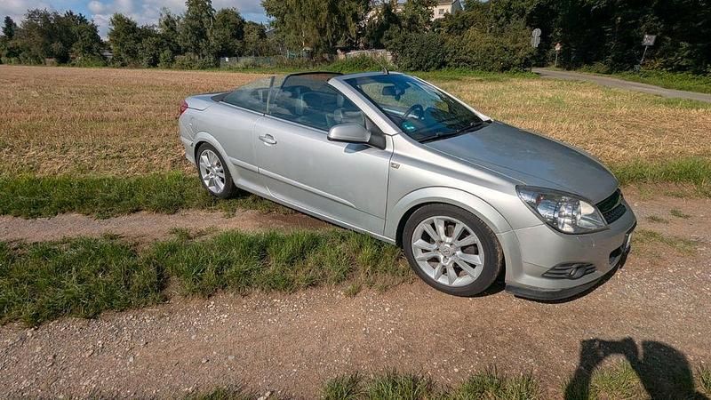 Silber Gebraucht 2007 Opel Astra Cabriolet Cosmo Cabrio | 3.799 € (Fairer Preis) - Bild 1/4