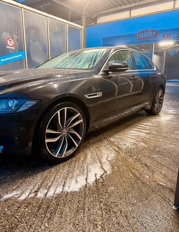 Gebraucht Jaguar XF 179 PS (131 kW) 2019 Schwarz Limousine