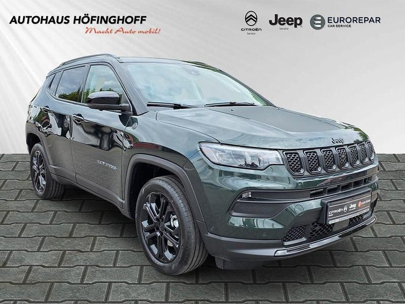 Neu Jeep Compass North 131 PS (96 kW) 2025 Grün SUV