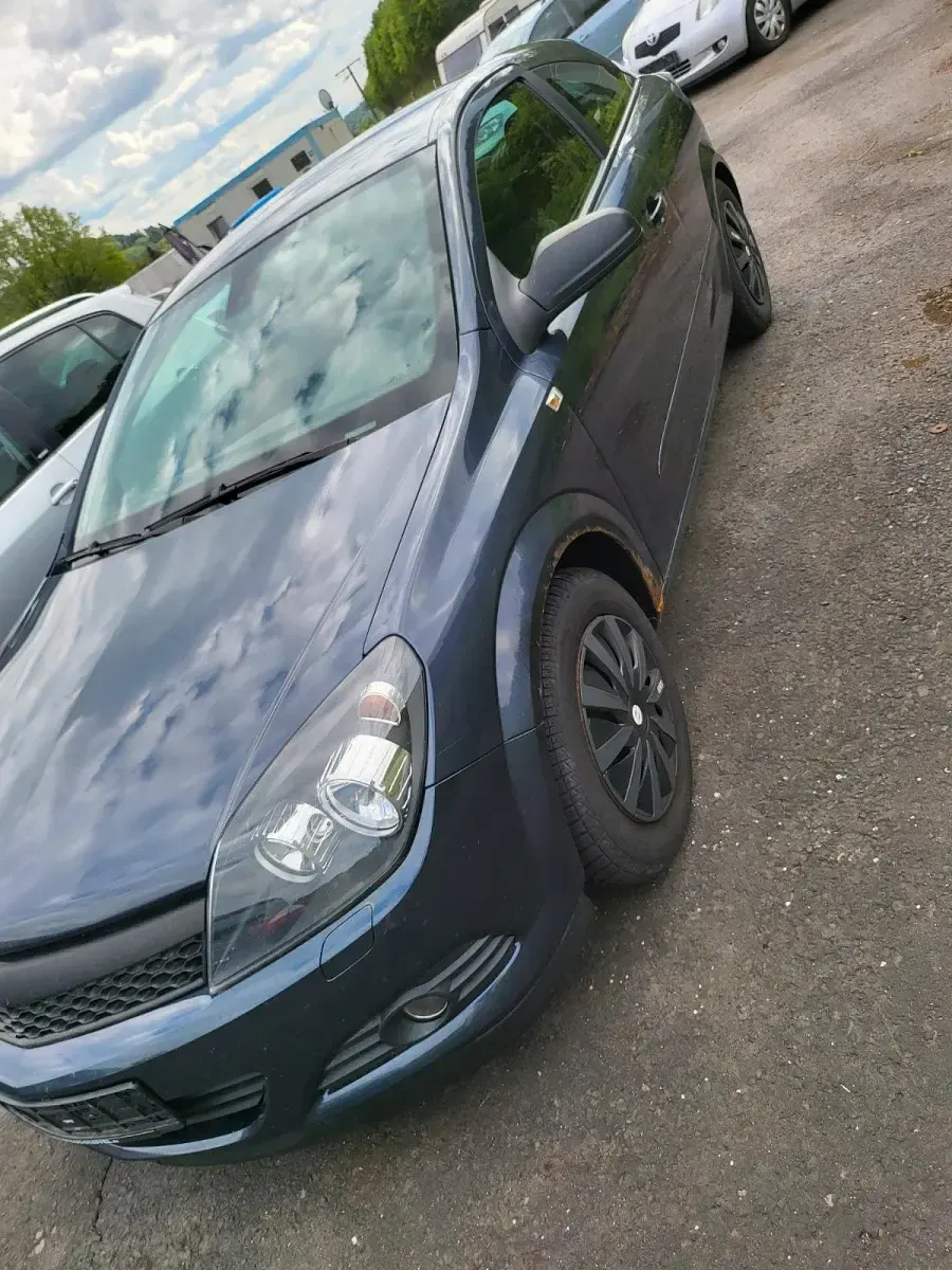 Używany Opel Astra GTC 105 KM (77 kW) 2006 Sedan/Limuzyna