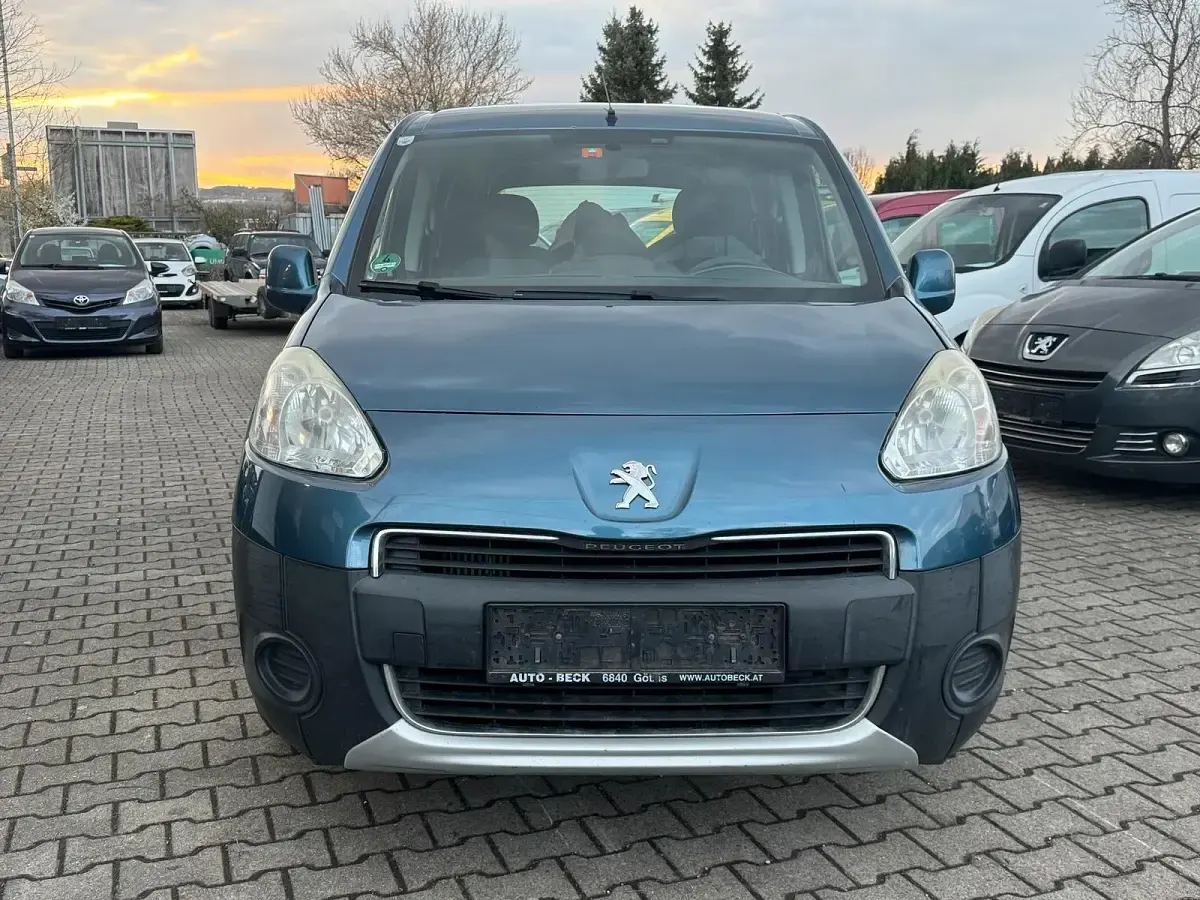 Gebraucht Peugeot Partner Tepee Active 92 PS (67 kW) 2013 Blau Van / Kleinbus