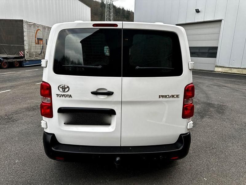 Gebraucht Toyota Proace 122 PS (89 kW) 2017 Weiß Van / Kleinbus