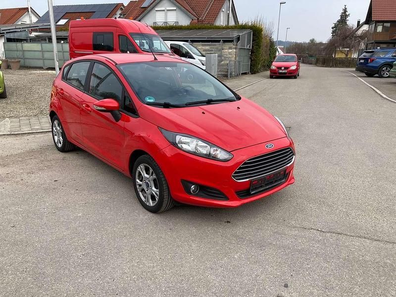 Gebraucht Ford Fiesta Trend 101 PS (74 kW) 2016 Racerot Kleinwagen