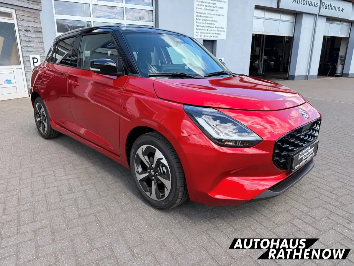 Neu Suzuki Swift Comfort+ 83 PS (61 kW) 2026 Burning red pearl metallic / s Kleinwagen