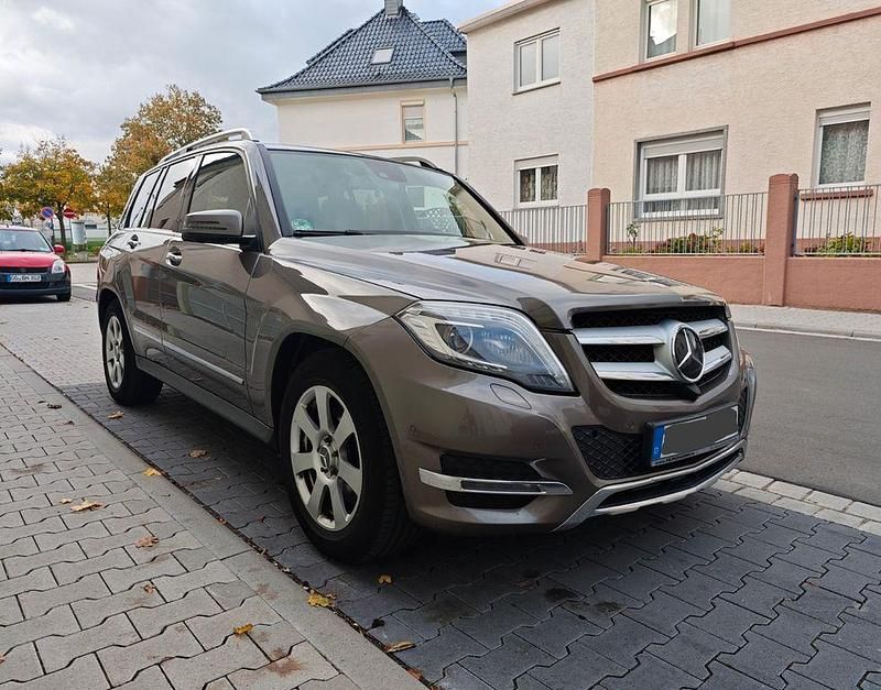 Braun Gebraucht 2014 Mercedes GLK250 SUV | 12.500 € (Etwas zu teuer) - Bild 1/4