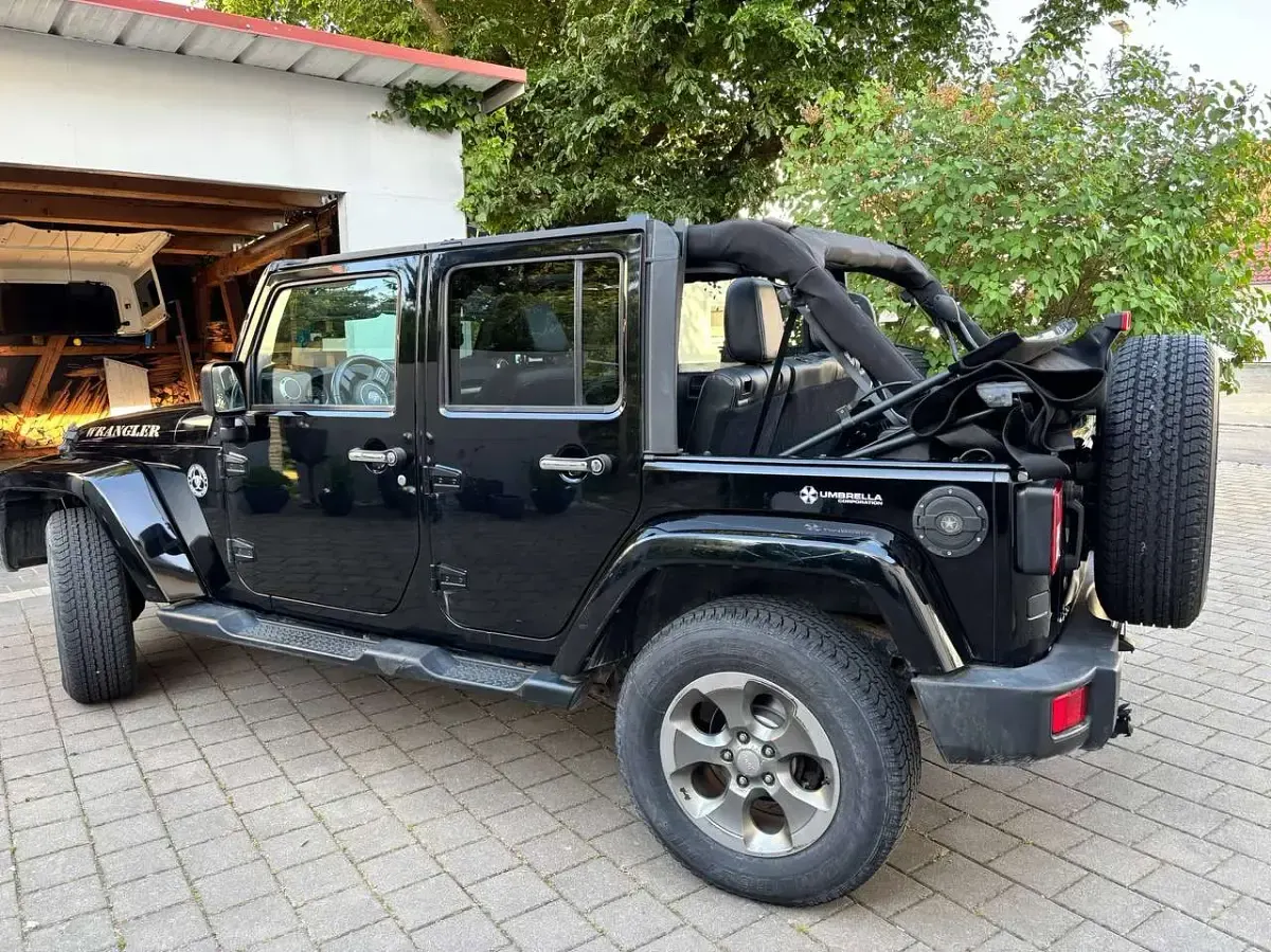 Gebraucht Jeep Wrangler Unlimited Sahara 200 PS (147 kW) 2015 Schwarz SUV