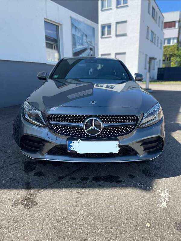 Grau Gebraucht 2019 Mercedes C300 AMG line Limousine | 34.999 € (Teuer) - Bild 1/4