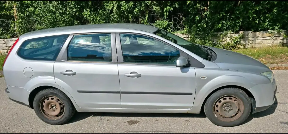 Usado Ford Focus 115 CV (84 kW) 2006 Plateado Familiar