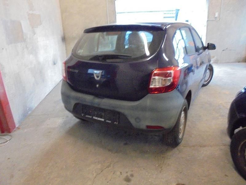 Blau Gebraucht 2014 Dacia Sandero Essentiel Limousine | 1.480 € (Superpreis) - Bild 1/4