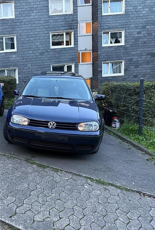 Blau Gebraucht 1998 VW Golf IV Kleinwagen | 1.200 € - Bild 1/4