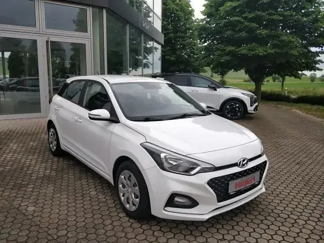 Gebraucht Hyundai i20 Active 75 PS (55 kW) 2020 Weiß Kleinwagen
