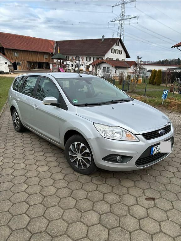 Gebraucht Ford Focus Trend 95 PS (69 kW) 2011 Silber Limousine