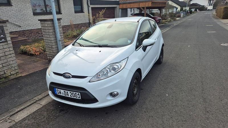 Gebraucht Ford Fiesta Titanium 97 PS (71 kW) 2011 Weiß Kleinwagen