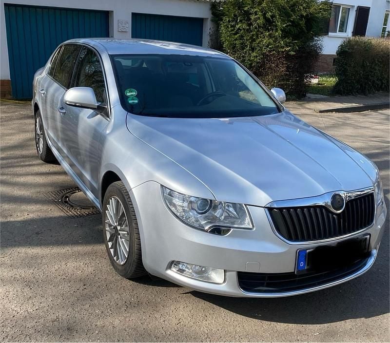 Gebraucht Skoda Superb 160 PS (117 kW) 2011 Grau Limousine