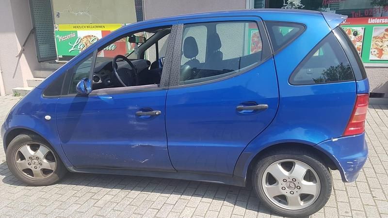 Blau Gebraucht 1998 Mercedes A160 Kleinwagen | 650 € (Guter Preis) - Bild 1/4