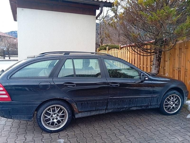 Gebraucht Mercedes C180 Avantgarde 143 PS (105 kW) 2004 Schwarz Kombi