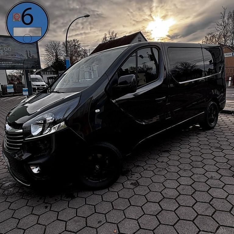 Schwarz Gebraucht 2016 Opel Vivaro Edition Van / Kleinbus | 17.990 € (Fairer Preis) - Bild 1/4