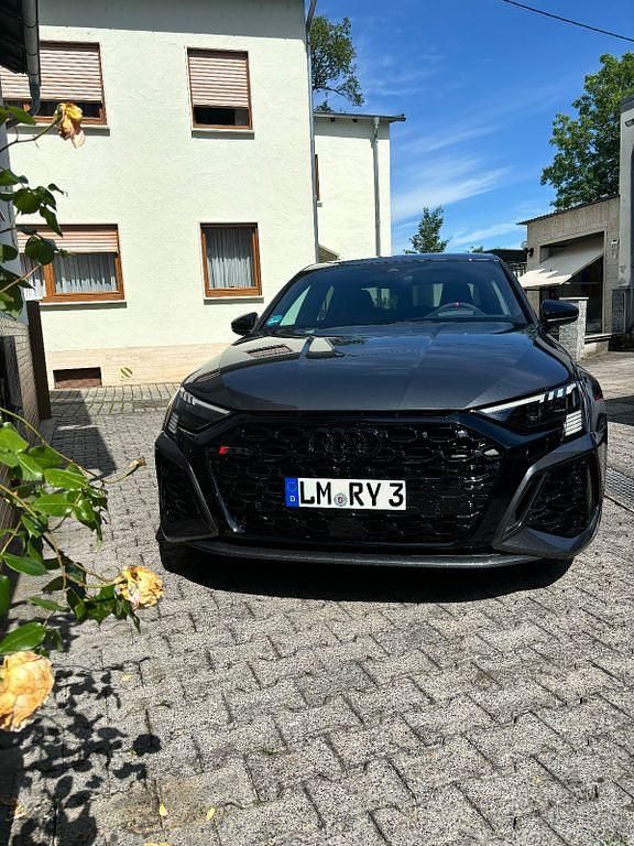 Grau Gebraucht 2023 Audi RS3 Ambiente Kleinwagen | 54.000 € (Superpreis) - Bild 1/4