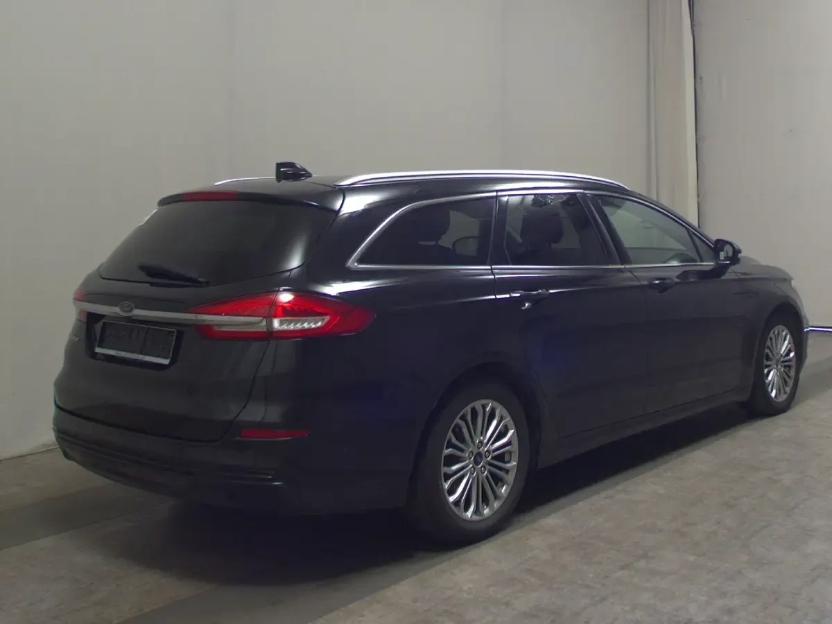 Usado Ford Mondeo Titanium 150 CV (110 kW) 2021 Negro Familiar