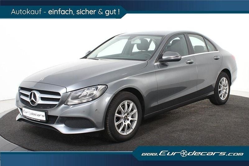 Grau Gebraucht 2017 Mercedes C180 Limousine | 16.700 € (Superpreis) - Bild 1/4