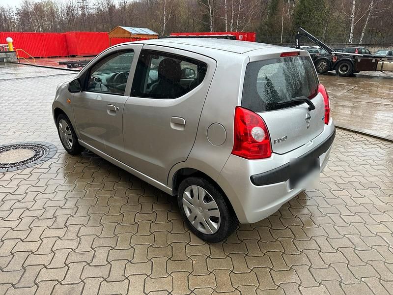 Gebraucht Nissan Pixo 68 PS (50 kW) 2009 Silber Kleinwagen