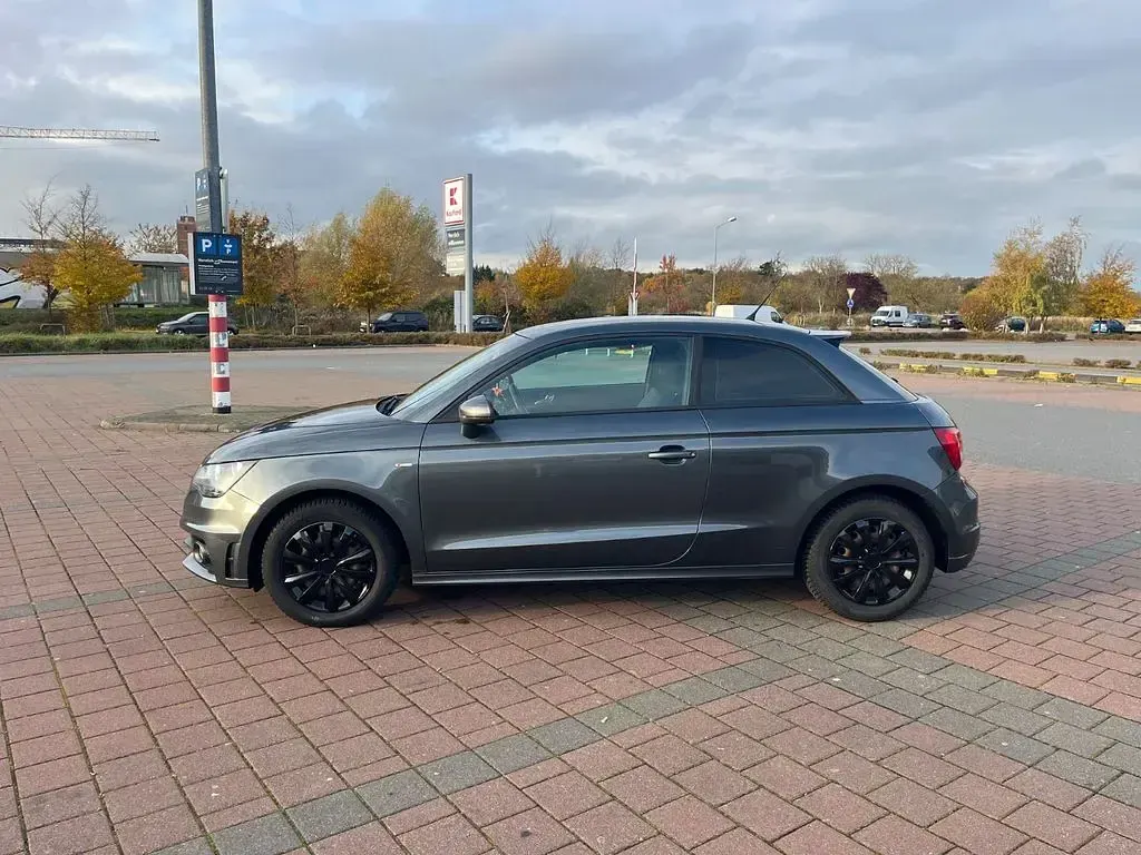 Gebraucht Audi A1 S-Line 143 PS (105 kW) 2012 Grau Kleinwagen