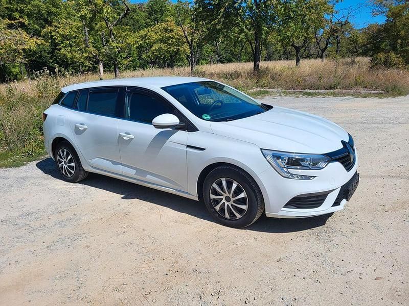 Weiß Gebraucht 2017 Renault Mégane IV Life Limousine | 8.000 € (Superpreis) - Bild 1/4