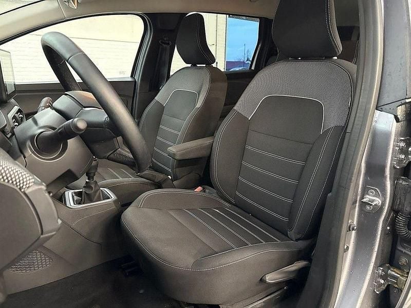 Gebraucht Dacia Jogger Expression 101 PS (74 kW) 2025 Grau Van / Kleinbus