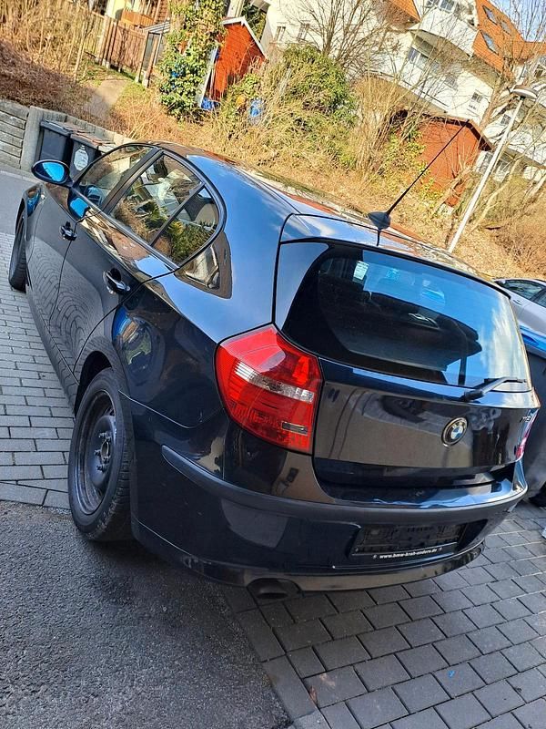 Gebraucht BMW 116 122 PS (89 kW) 2008 Schwarz Kleinwagen