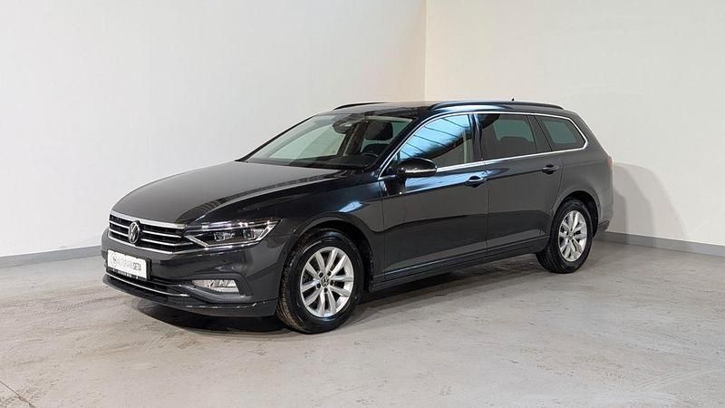 Gebraucht VW Passat 150 PS (110 kW) 2023 Grau Limousine
