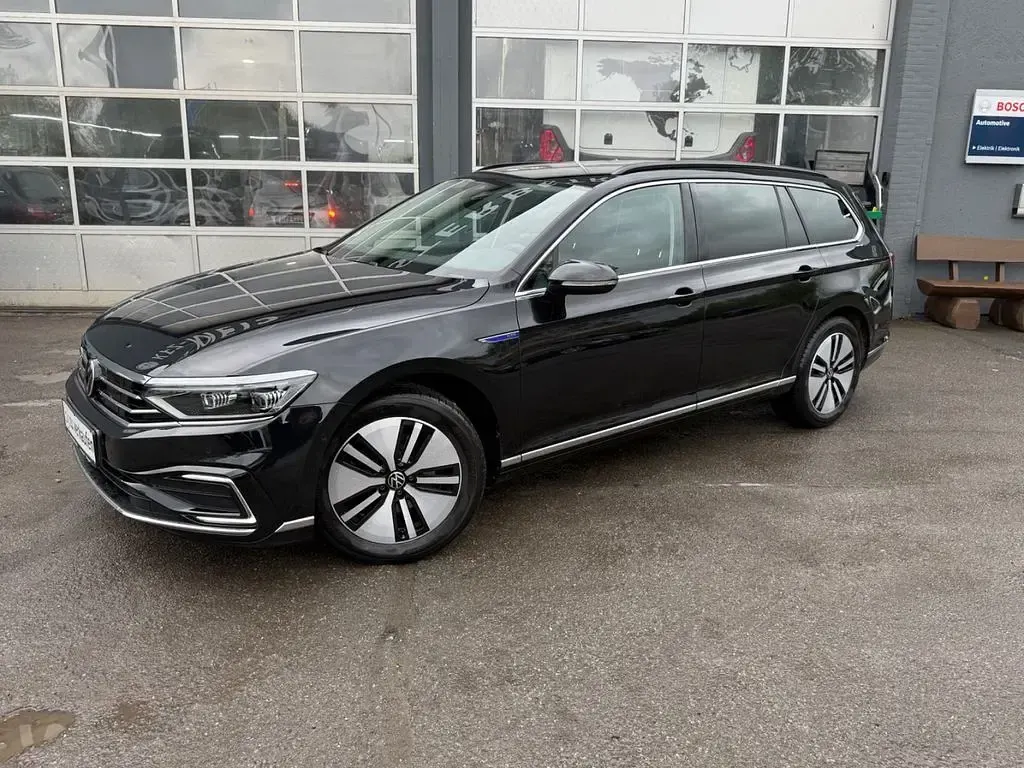 Używany VW Passat GTE 156 KM (114 kW) 2022 Czarny Kombi