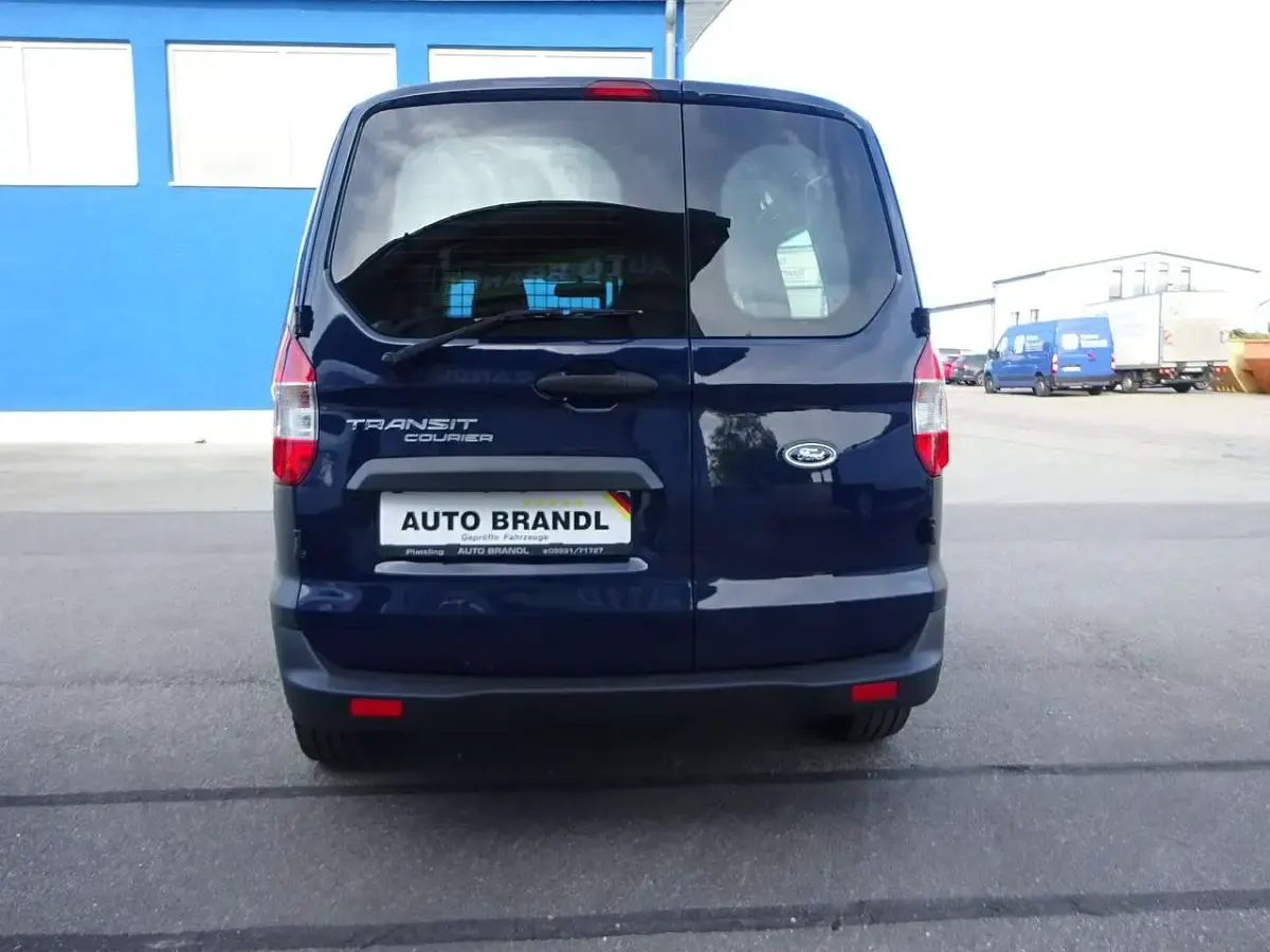 Gebraucht Ford Transit Trend 101 PS (74 kW) 2020 Blazerblau Van / Kleinbus