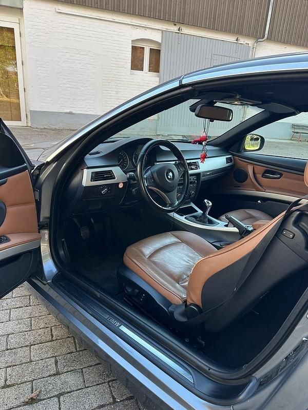 Gebraucht BMW 318 Cabriolet 143 PS (105 kW) 2010 Grau Cabrio