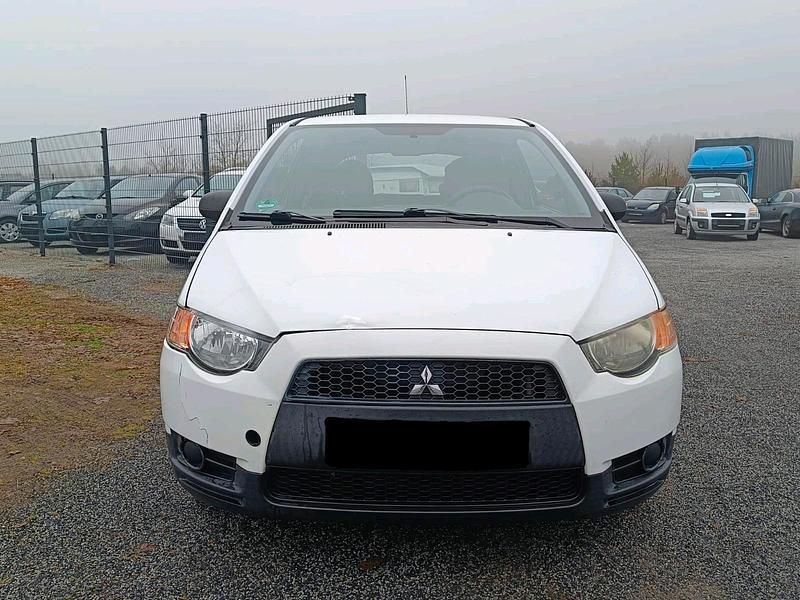 Gebraucht Mitsubishi Colt 96 PS (70 kW) 2009 Weiß Kleinwagen