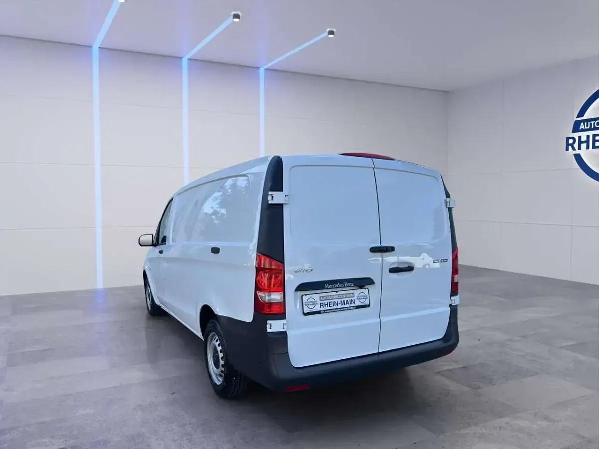 Gebraucht Mercedes Vito 163 PS (119 kW) 2024 Arktikweiss Van