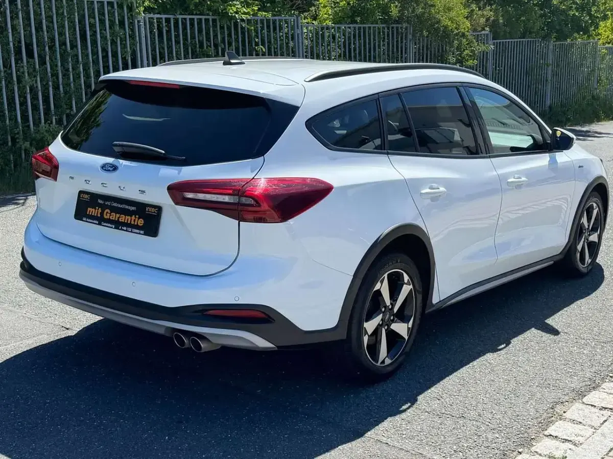 Gebraucht Ford Focus Active 120 PS (88 kW) 2022 Frozen white Kombi