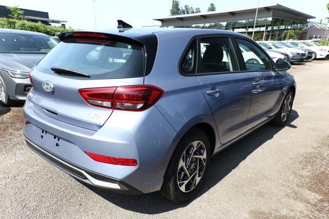 Meta blue metallic meta blue metallic Neu 2025 Hyundai i30 Advantage Limousine | 19.747 € (Superpreis) - Bild 1/4