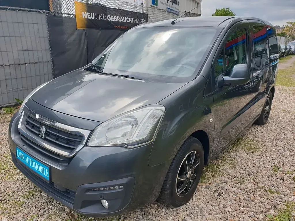 Gebraucht Peugeot TePee Active 99 PS (72 kW) 2016 Gris shark Van / Kleinbus